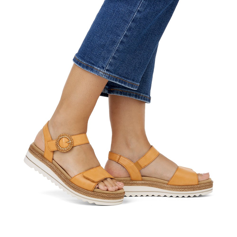 Orange remonte women´s strap sandals D0Q52-38 with hook and loop fastener. Shoe on foot.