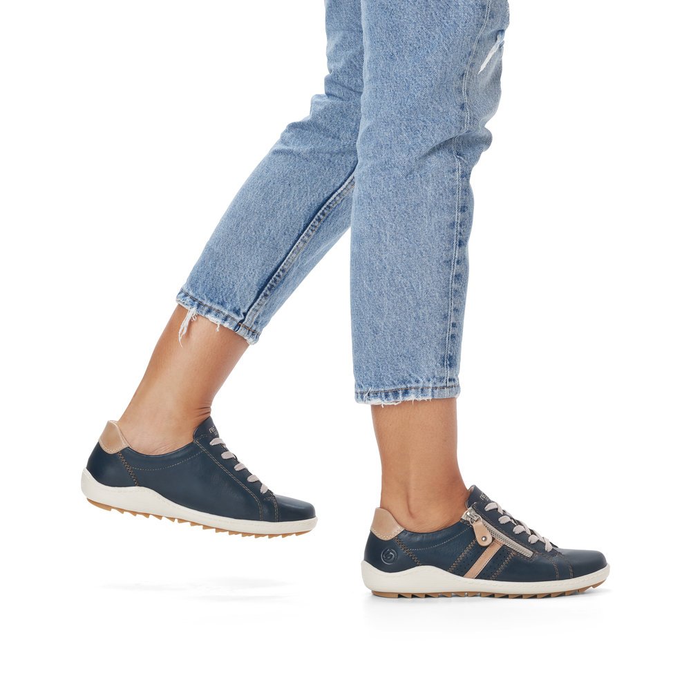 Blue remonte women´s lace-up shoes R1432-14 with zipper and comfort width G. Shoe on foot.