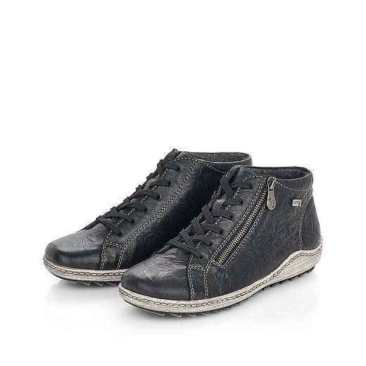 Schwarze Kurzstiefel aus Glattleder mit Reißverschluss und Schnürung, wasserabweisendem Remonte TEX und Wechselfußbett. Schuhe seitlich schräg. 