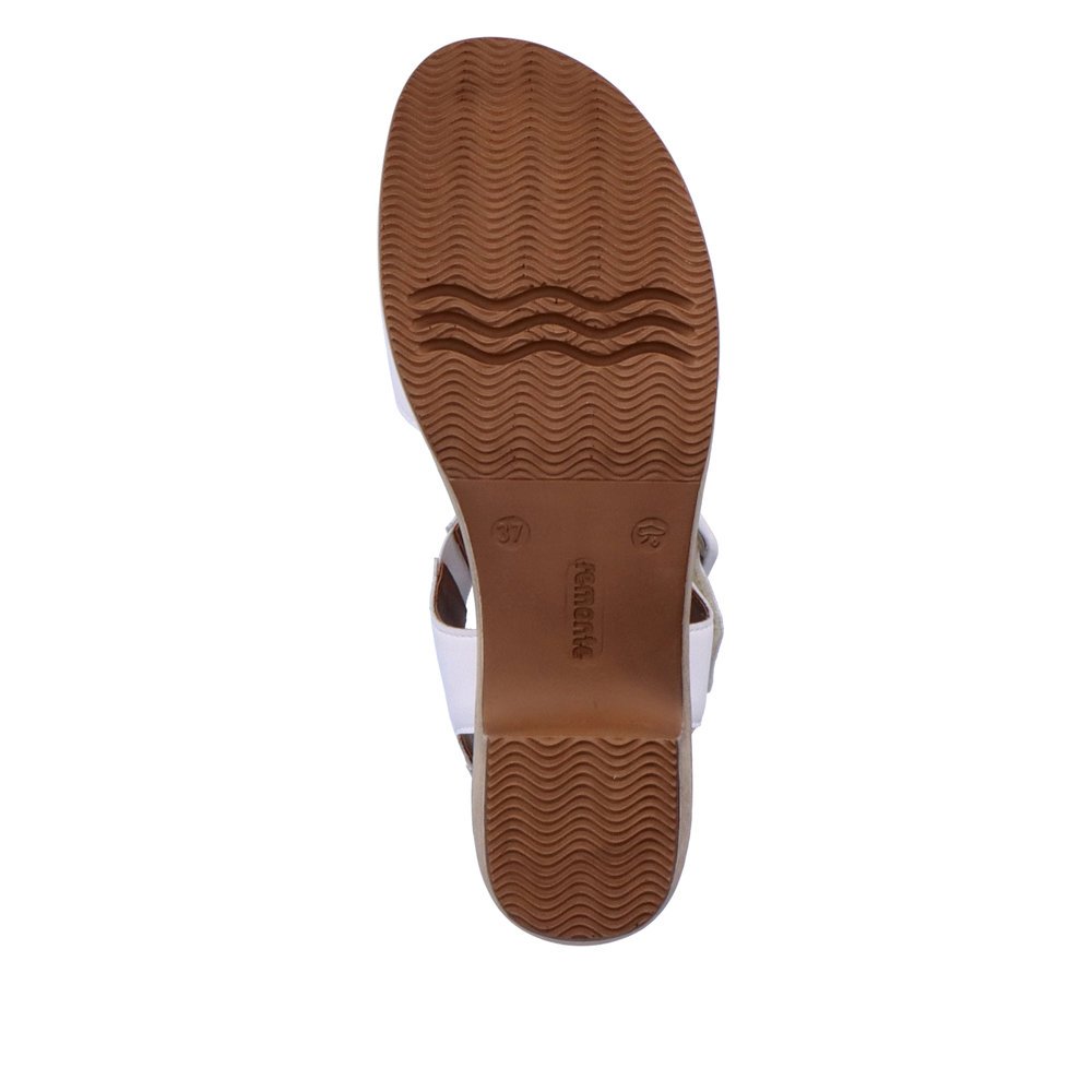 White remonte women´s strap sandals D0N52-80 with hook and loop fastener. Outsole of the shoe.