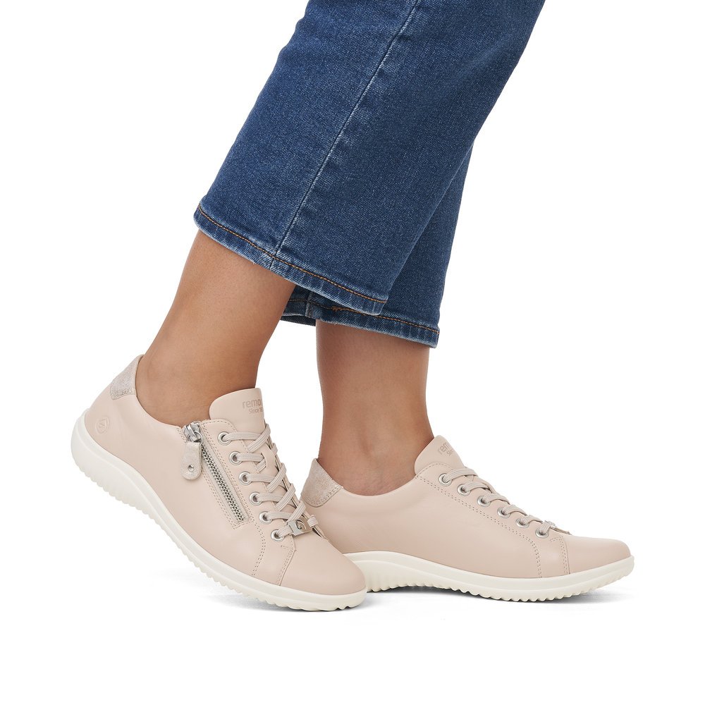 Pink remonte women´s lace-up shoes D1E03-31 with a zipper and comfort width G. Shoe on foot.
