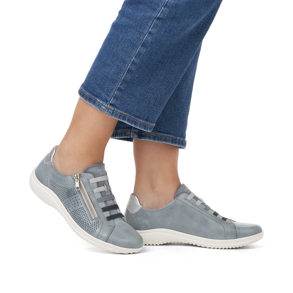 Blue remonte women´s lace-up shoes D1E02-14 with zipper and comfort width G. Shoe on foot.