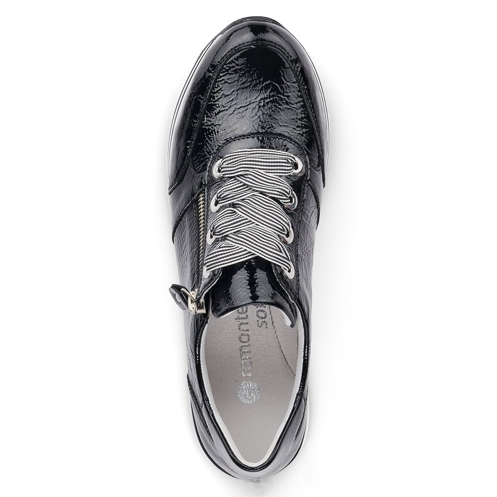 Black remonte women´s sneakers D1302-02 with zipper and stripe pattern. Shoe from the top.
