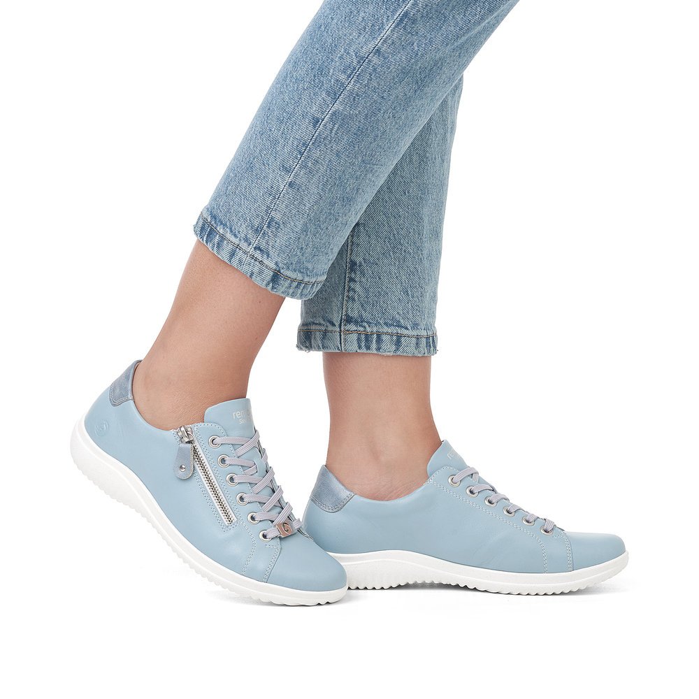 Baby blue remonte women´s lace-up shoes D1E03-10 with a zipper and comfort width G. Shoe on foot.
