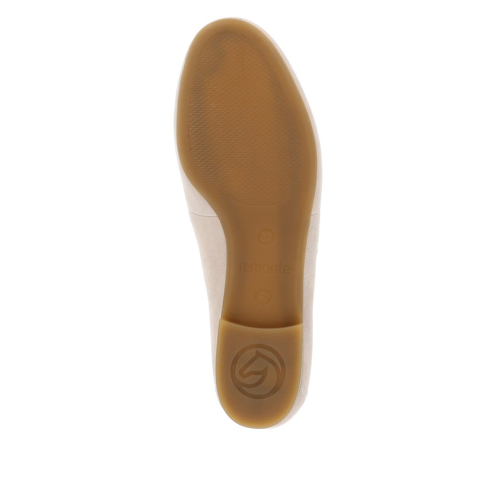 remonte mocassins beiges pour femmes D0K02-61 avec un insert élastique. Semelle extérieure de la chaussure.