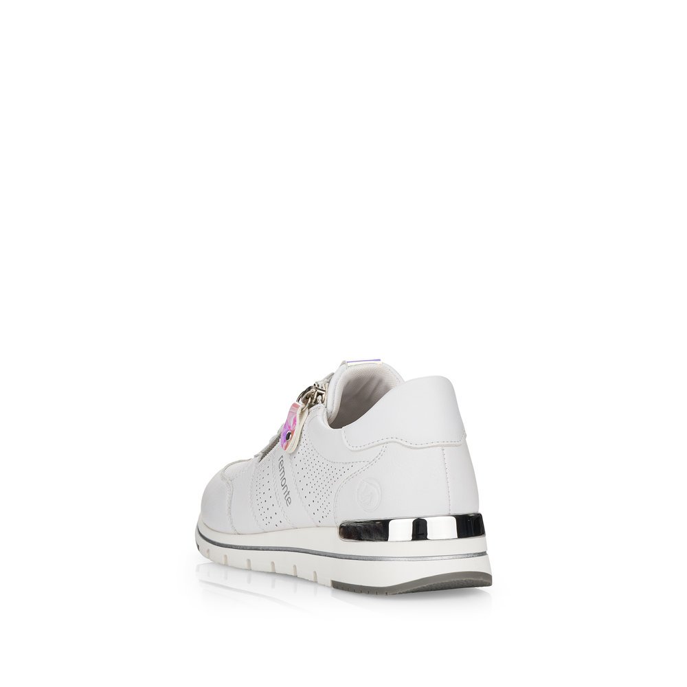 Pure white remonte women´s sneakers R6705-80 with zipper and comfort width G. Shoe from the back.