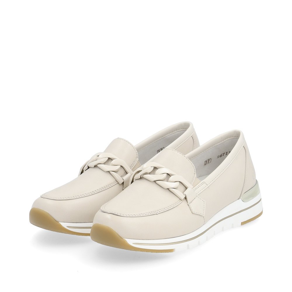 Light beige remonte women´s loafers R6711-60 with beige chain and comfort width G. Shoes laterally.