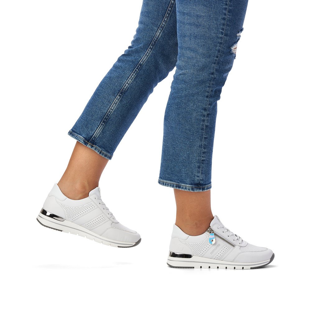 Pure white remonte women´s sneakers R6705-80 with zipper and comfort width G. Shoe on foot.