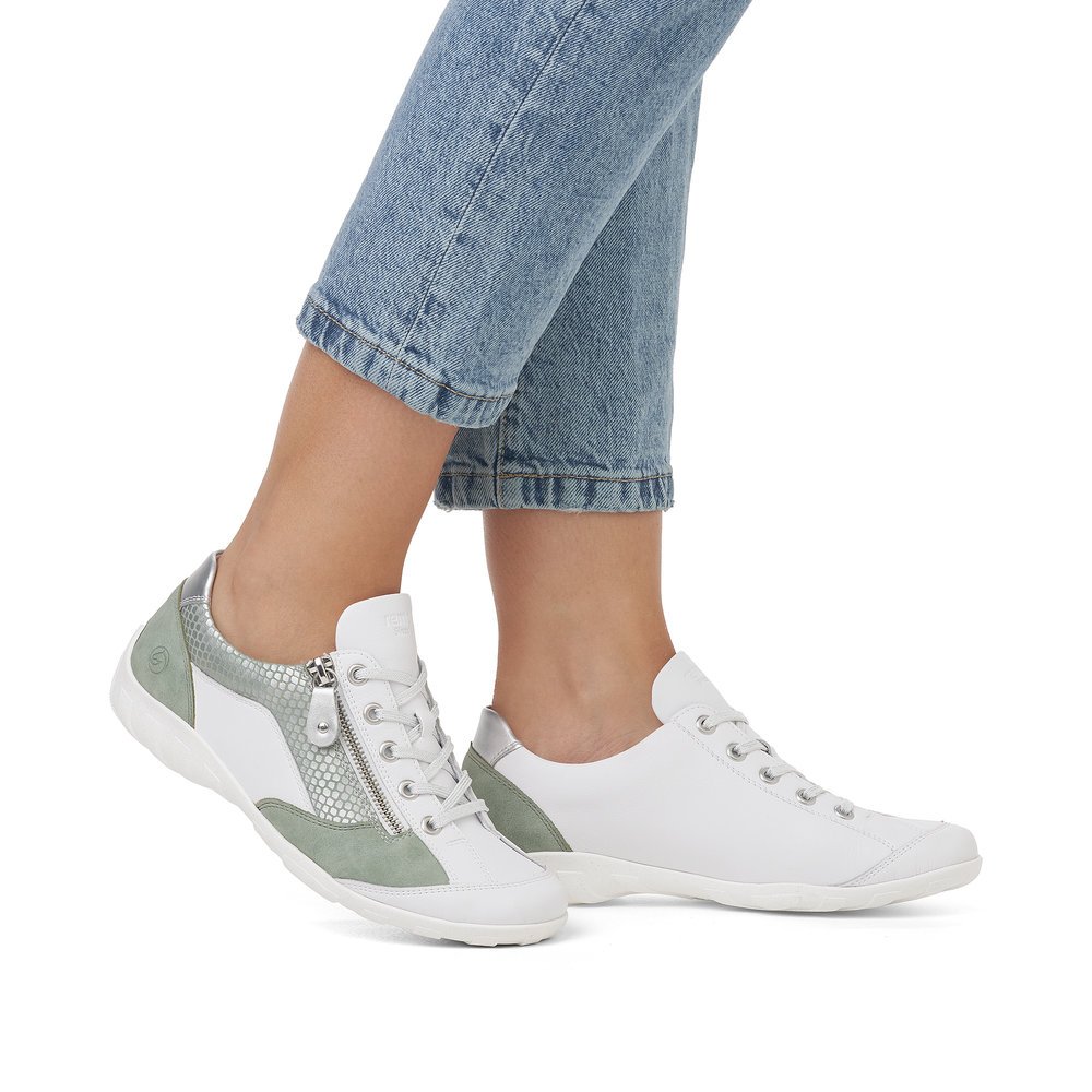 Pure white remonte women´s lace-up shoes R3410-80 with zipper and comfort width G. Shoe on foot.