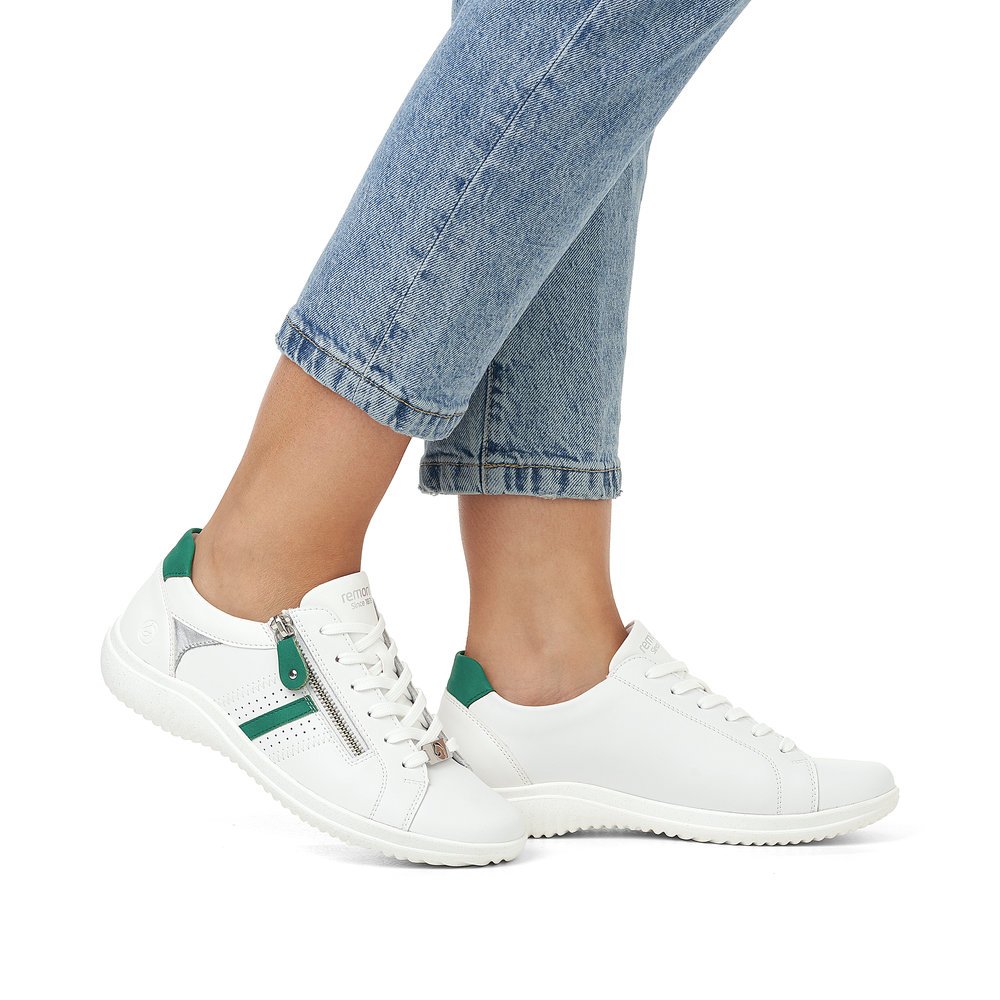 remonte chaussures à lacets blanches pour femmes D1E01-80. Chaussure au pied.