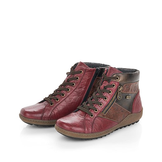 Rote Stiefeletten aus Glattleder mit Reißverschluss und Schnürung, wasserabweisendem Remonte TEX und Wechselfußbett. Schuhe seitlich schräg. 