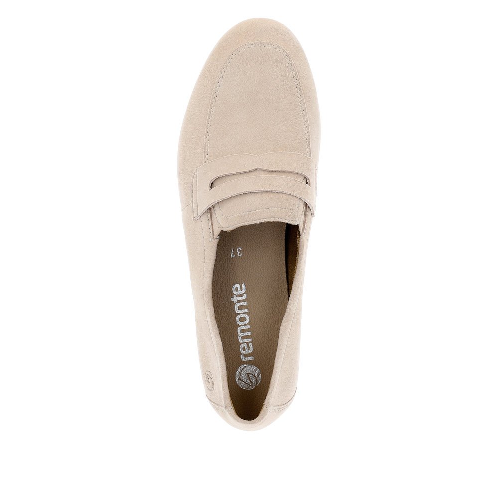 Clay beige remonte women´s loafers D0K02-61 with an elastic insert. Shoe from the top.