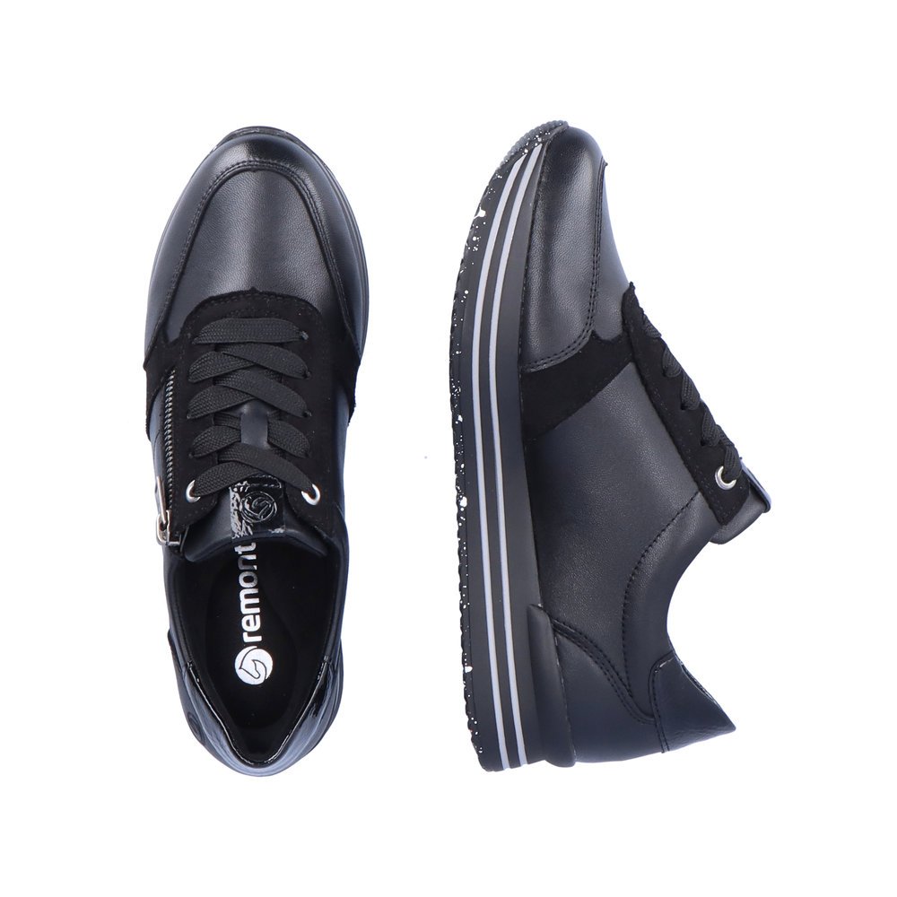 Schwarze remonte Damen Sneaker D1316-02 mit Reißverschluss sowie Komfortweite G. Schuh von oben, liegend.