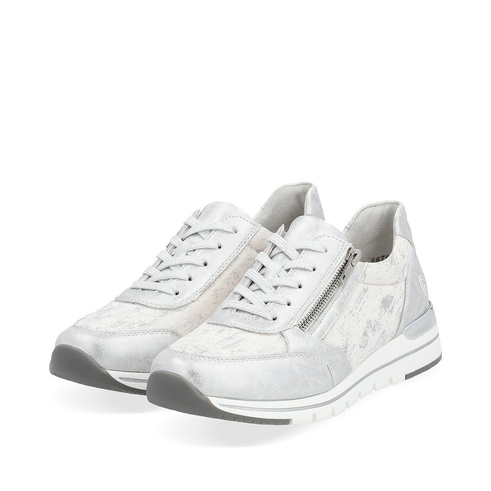 Silberne remonte Damen Sneaker R6700-91 mit einem Reißverschluss. Schuhpaar seitlich schräg.