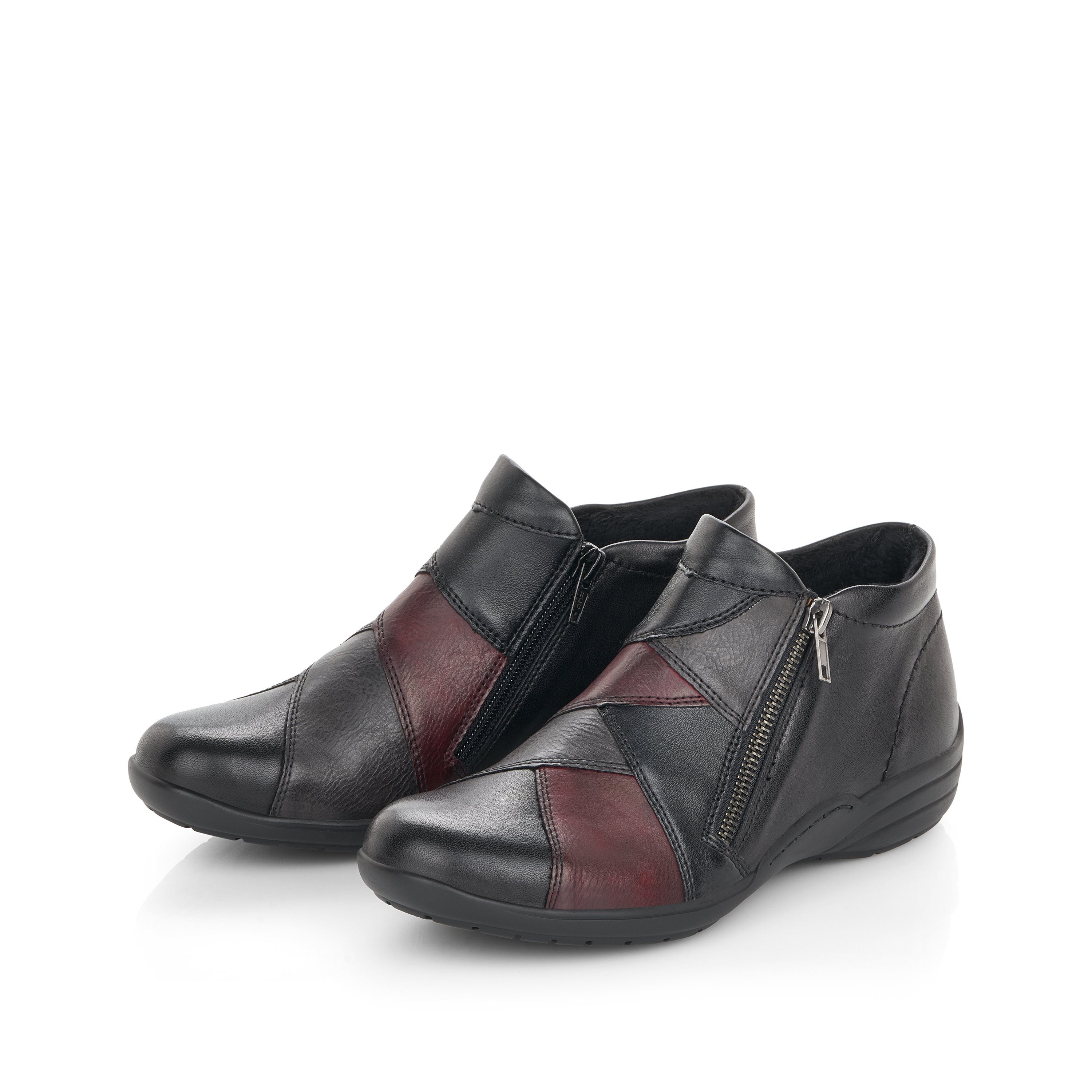 Steel black remonte women´s slippers R7674-02 with zipper as well as light sole. Shoe laterally