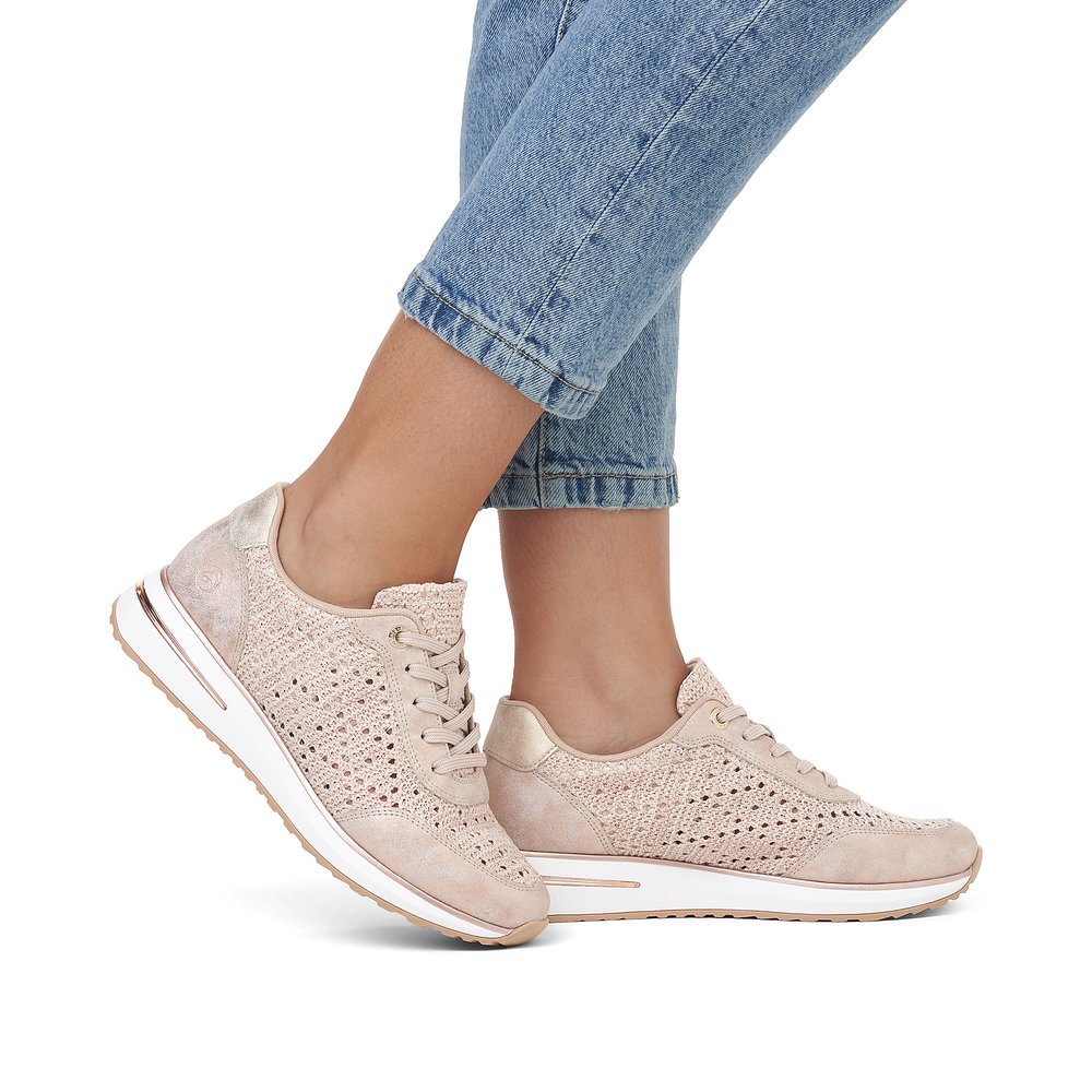 Pink remonte women´s sneakers D1G04-31 with a lacing and perforated look. Shoe on foot.
