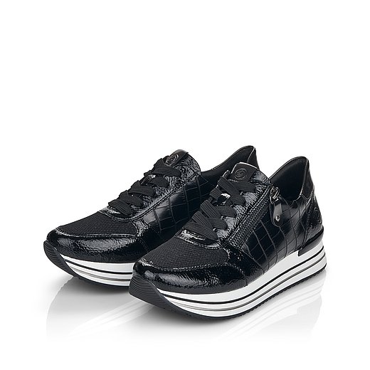 Schwarze Halbschuhe aus Kunstlack mit Reißverschluss und Schnürung und Wechselfußbett. Schuhe seitlich schräg. 