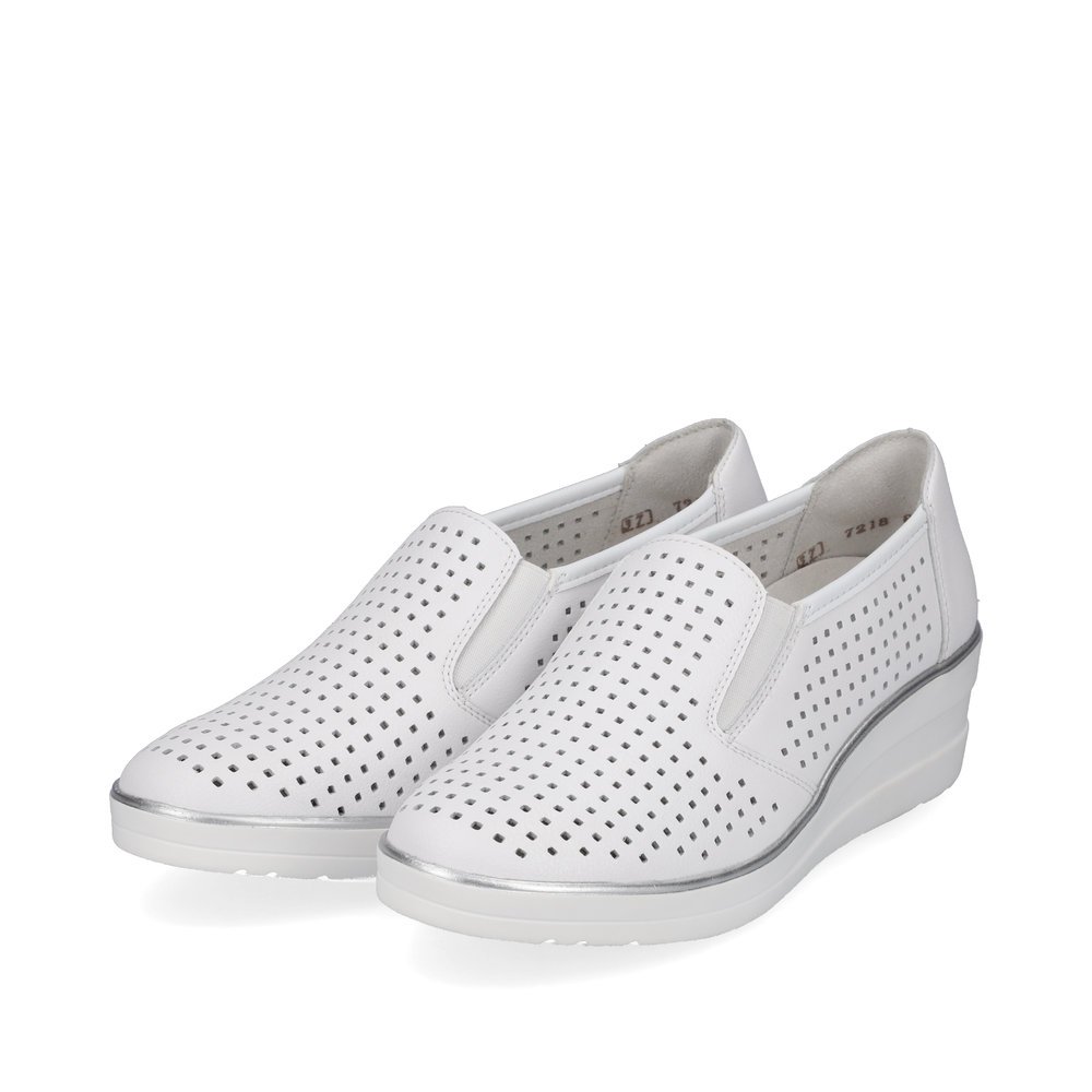 White remonte women´s slippers R7218-80 with an elastic insert and perforated look. Shoes laterally.