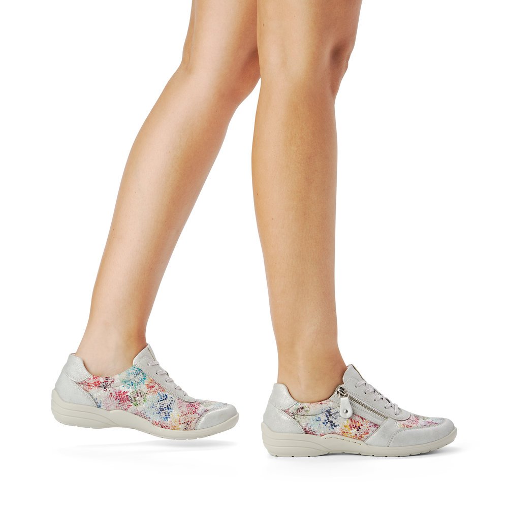 Colorful remonte women´s lace-up shoes R7637-40 with zipper and multicolor print. Shoe on foot.