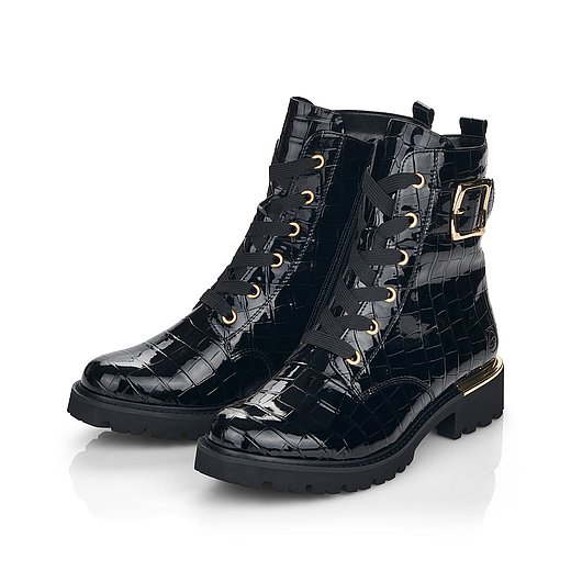Schwarze Stiefeletten leicht wärmend aus Kunstlack mit Reißverschluss und Schnürung und Wechselfußbett. Schuhe seitlich schräg. 
