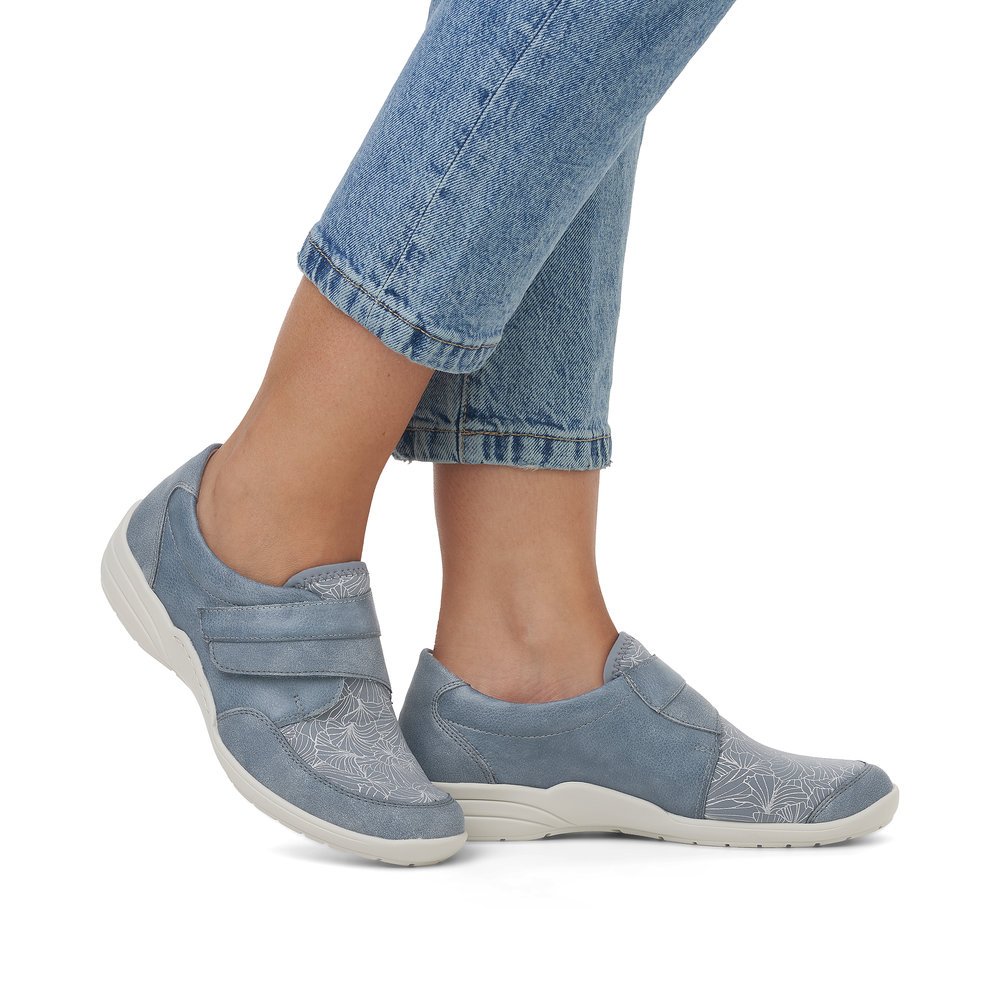 Blue remonte women´s slippers R7600-13 with hook and loop fastener. Shoe on foot.