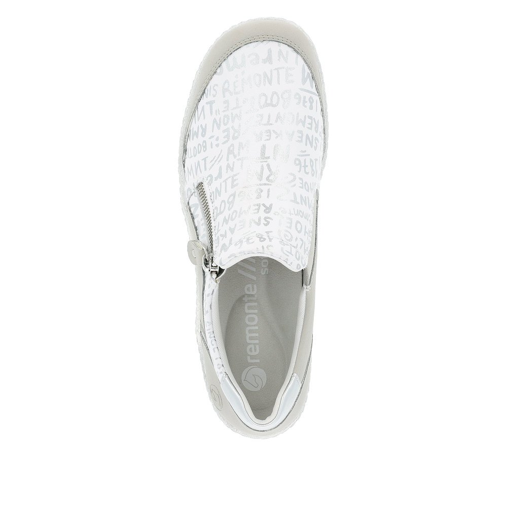 White remonte women´s slippers R1428-80 with a zipper and text pattern in silver. Shoe from the top.
