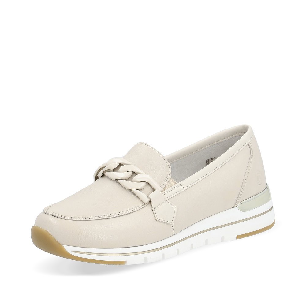 Light beige remonte women´s loafers R6711-60 with beige chain and comfort width G. Shoe laterally.