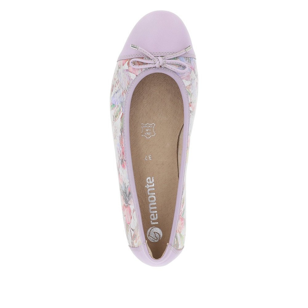 Pastellfarbene remonte Ballerinas D0K04-30 mit floralem Muster. Schuh von oben.