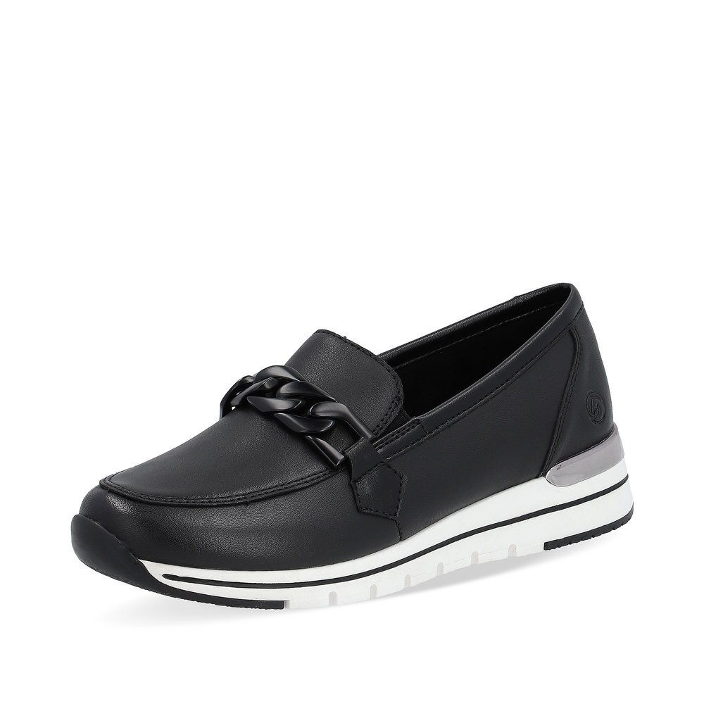 Black remonte women´s loafers R6711-00 with black chain and comfort width G. Shoe laterally.