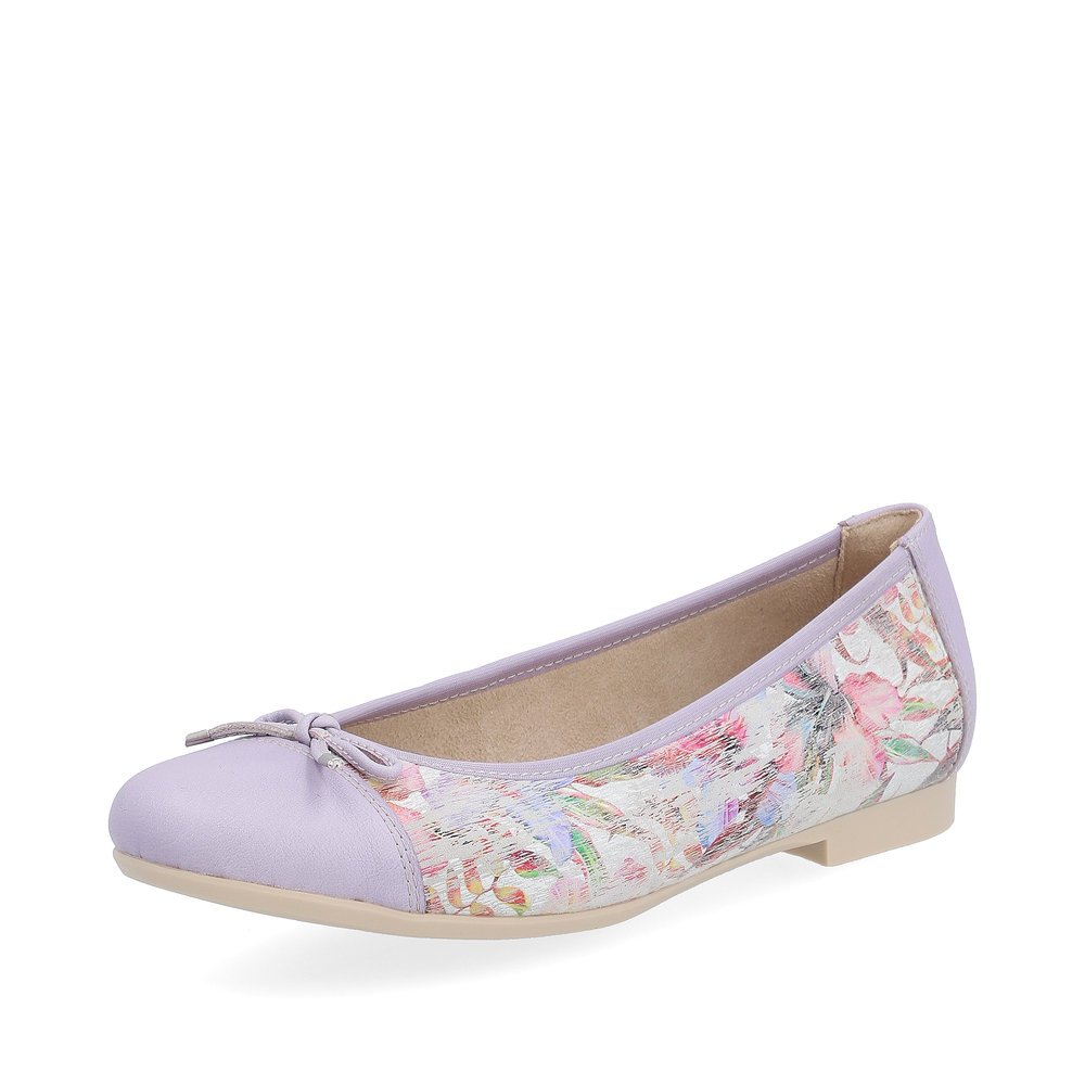 Pastellfarbene remonte Ballerinas D0K04-30 mit floralem Muster. Schuh seitlich schräg.