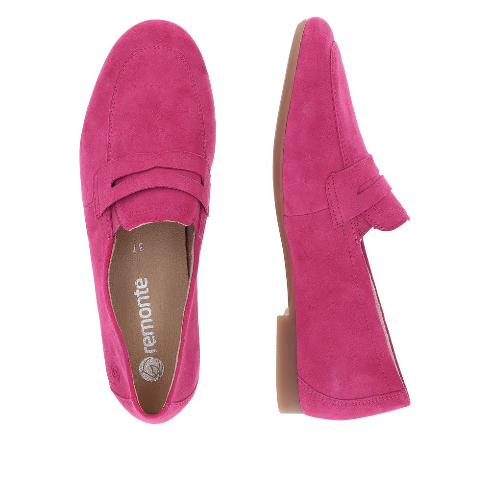 Pink remonte women´s loafers D0K02-31 with elastic insert. Shoe from the top, lying.