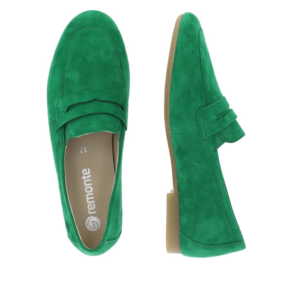 Emerald green remonte women´s loafers D0K02-52 with an elastic insert. Shoe from the top, lying.