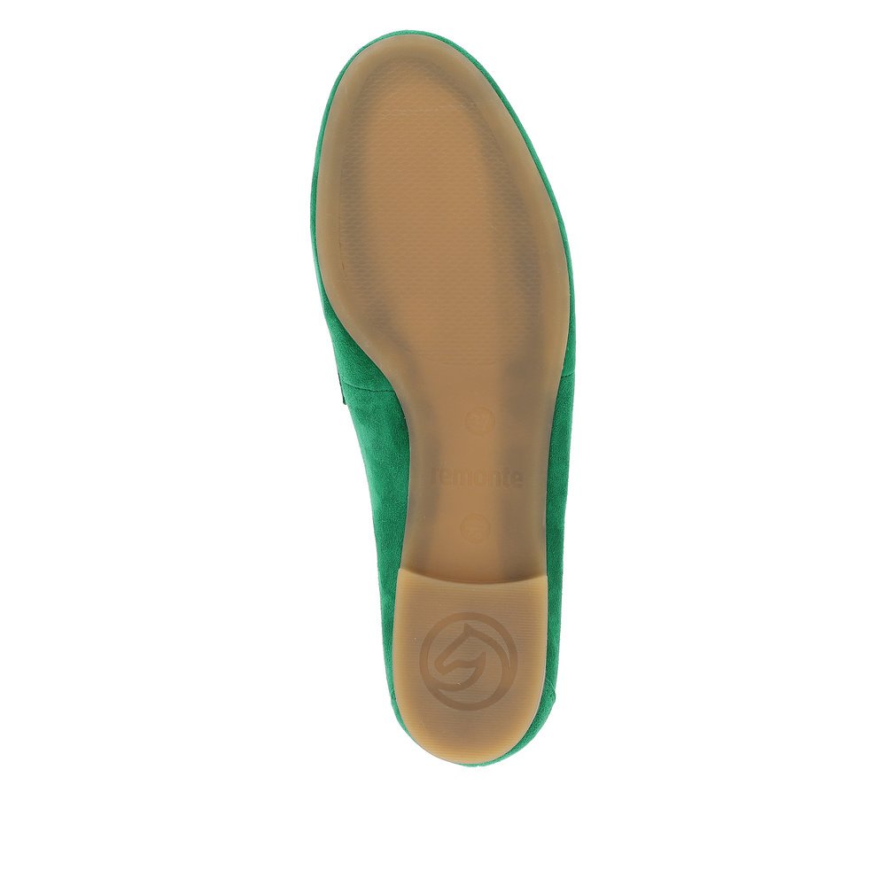 Emerald green remonte women´s loafers D0K02-52 with an elastic insert. Outsole of the shoe.