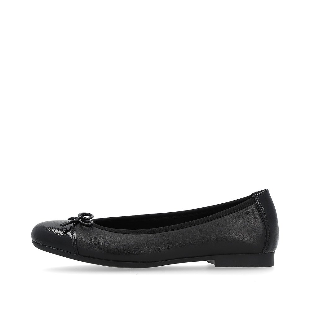 Midnight black remonte women´s ballerinas D0K04-00 with decorative bow. Outside of the shoe.