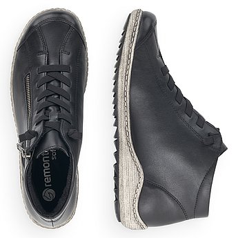 Schwarze Kurzstiefel aus Glattleder mit Reißverschluss und Schnürung und Wechselfußbett. Schuhe Innenseite.