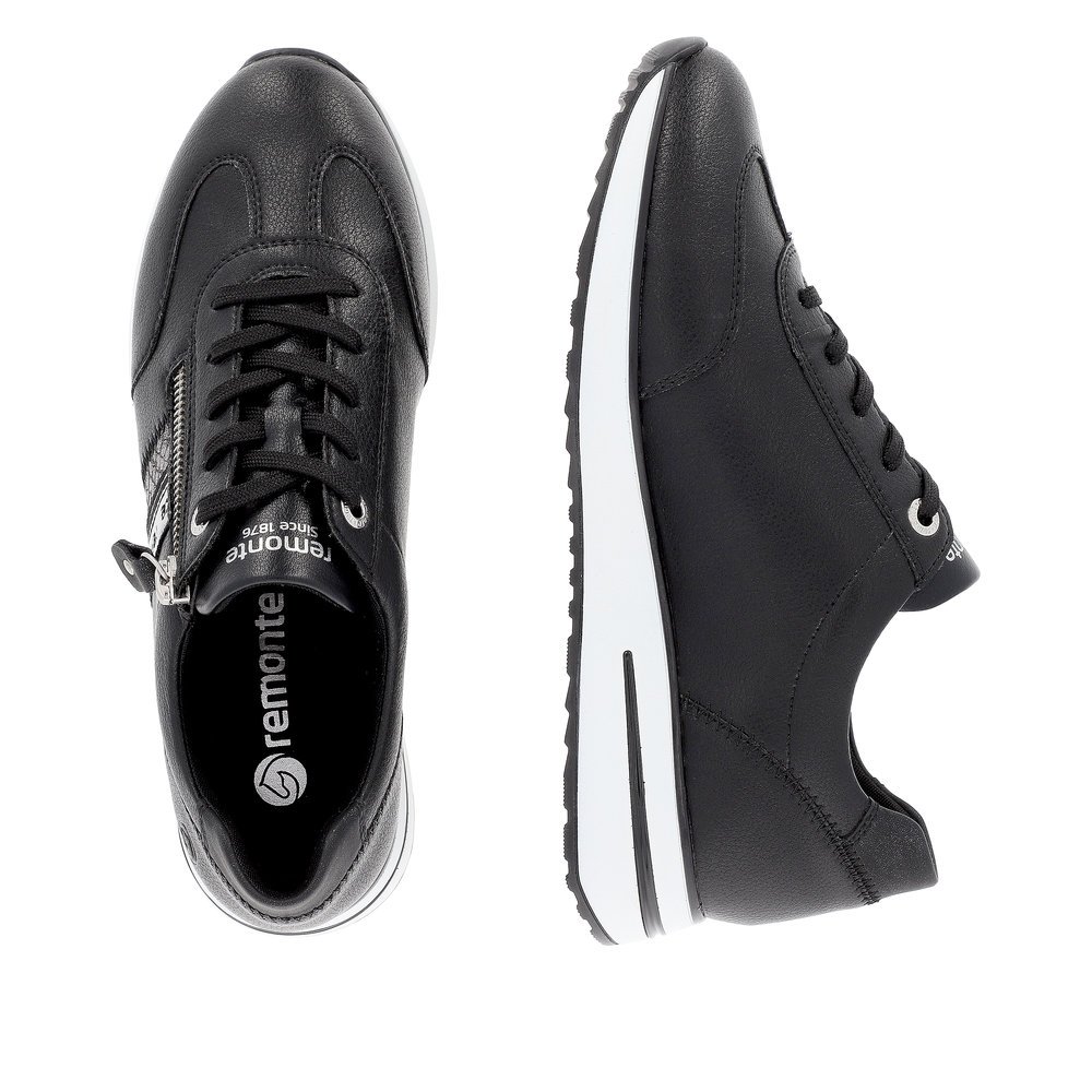 Black remonte women´s sneakers D1G02-02 with zipper and a soft exchangeable footbed. Shoe from the top, lying.