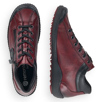 Rote Kurzstiefel aus Glattleder mit Reißverschluss und Schnürung und Wechselfußbett. Schuhe Innenseite.