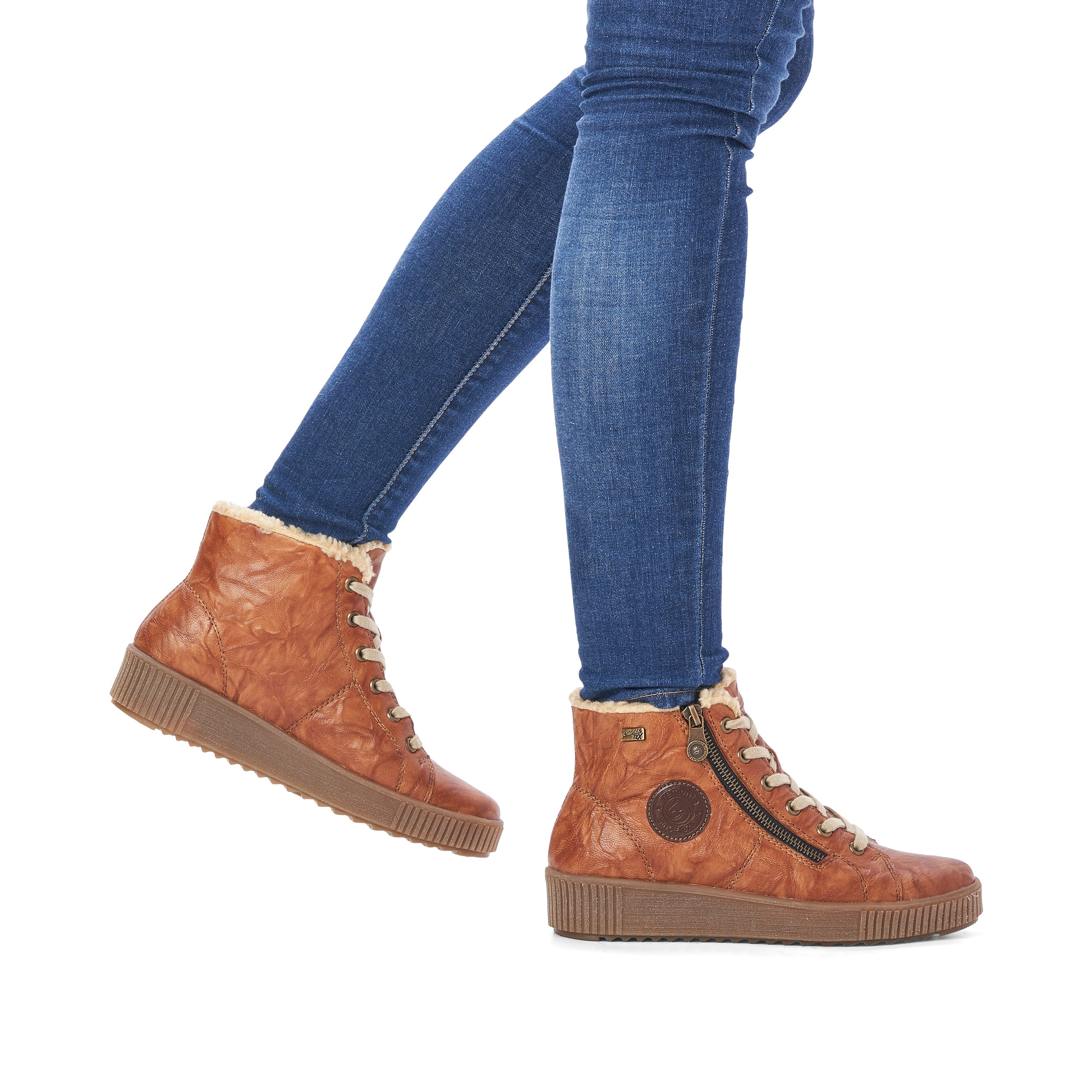 Wood brown remonte women´s lace-up boots R7980-23 with flexible platform sole. Shoe on foot