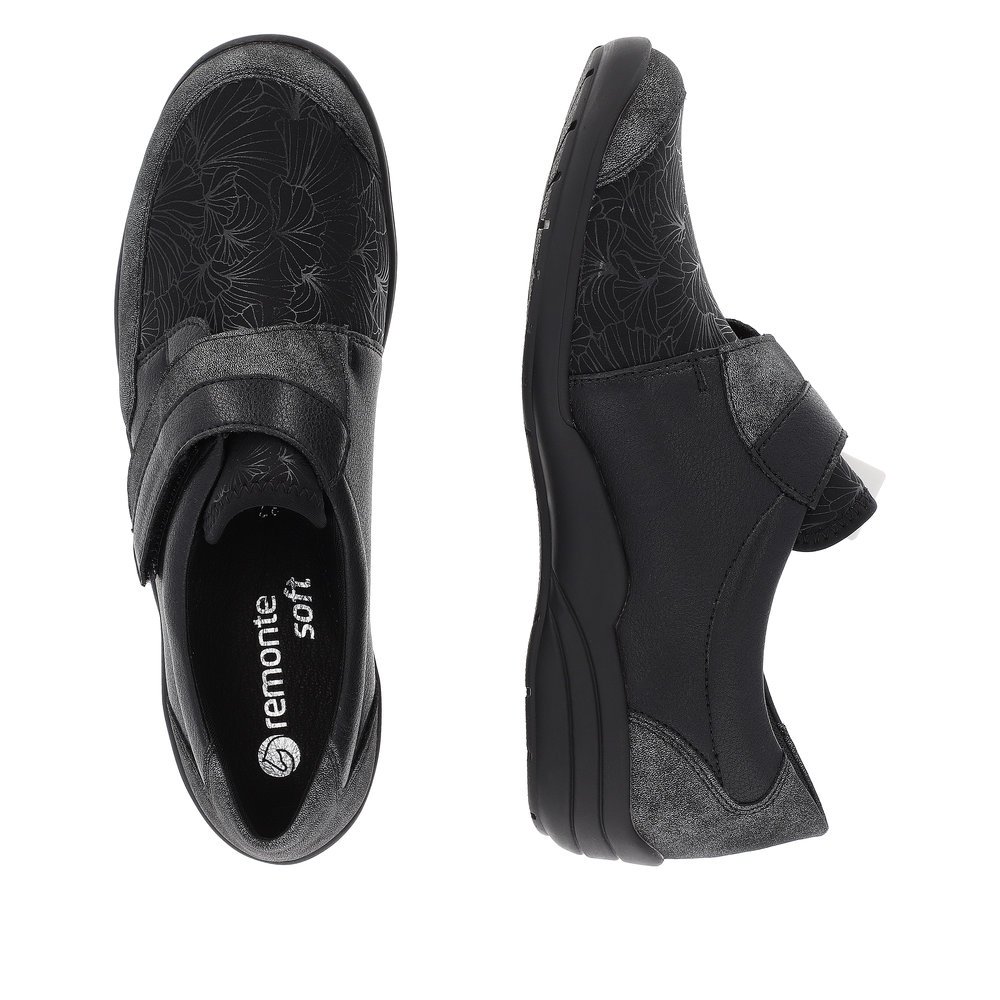 Black remonte women´s slippers R7600-05 with a hook and loop fastener. Shoe from the top, lying.