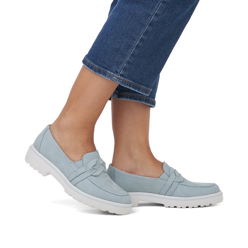 remonte mocassins bleus pour femmes D1H01-12 avec un insert élastique. Chaussure au pied.