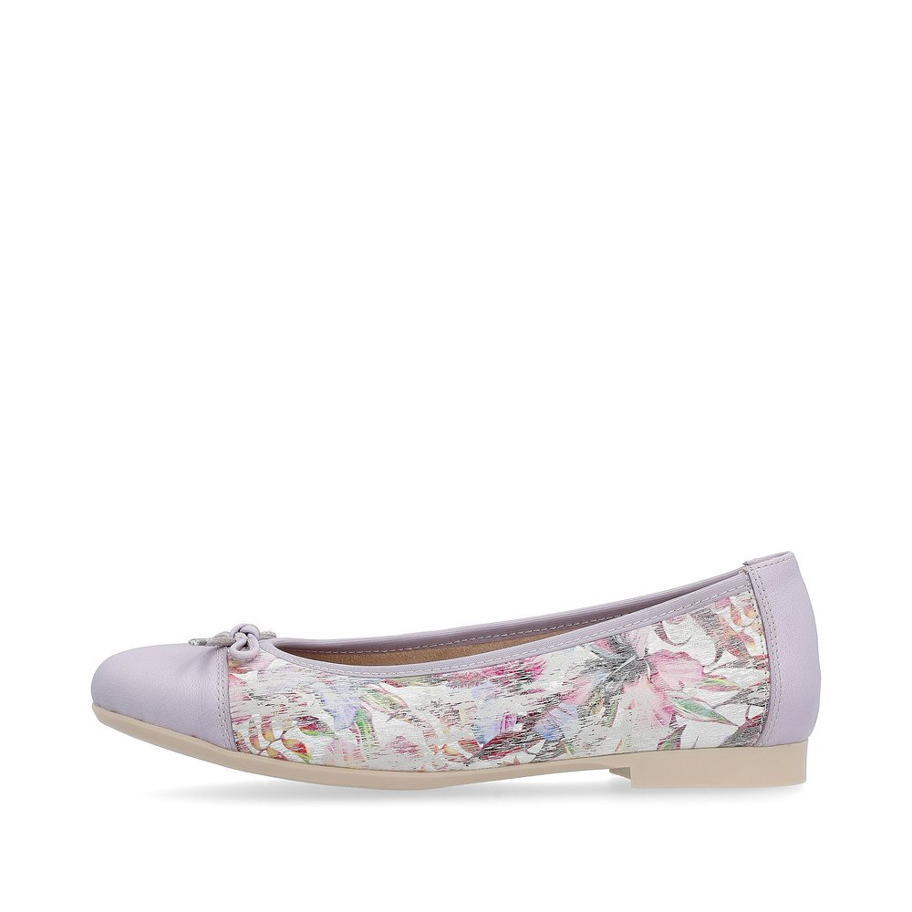 Pastellfarbene remonte Ballerinas D0K04-30 mit floralem Muster. Schuh Außenseite.