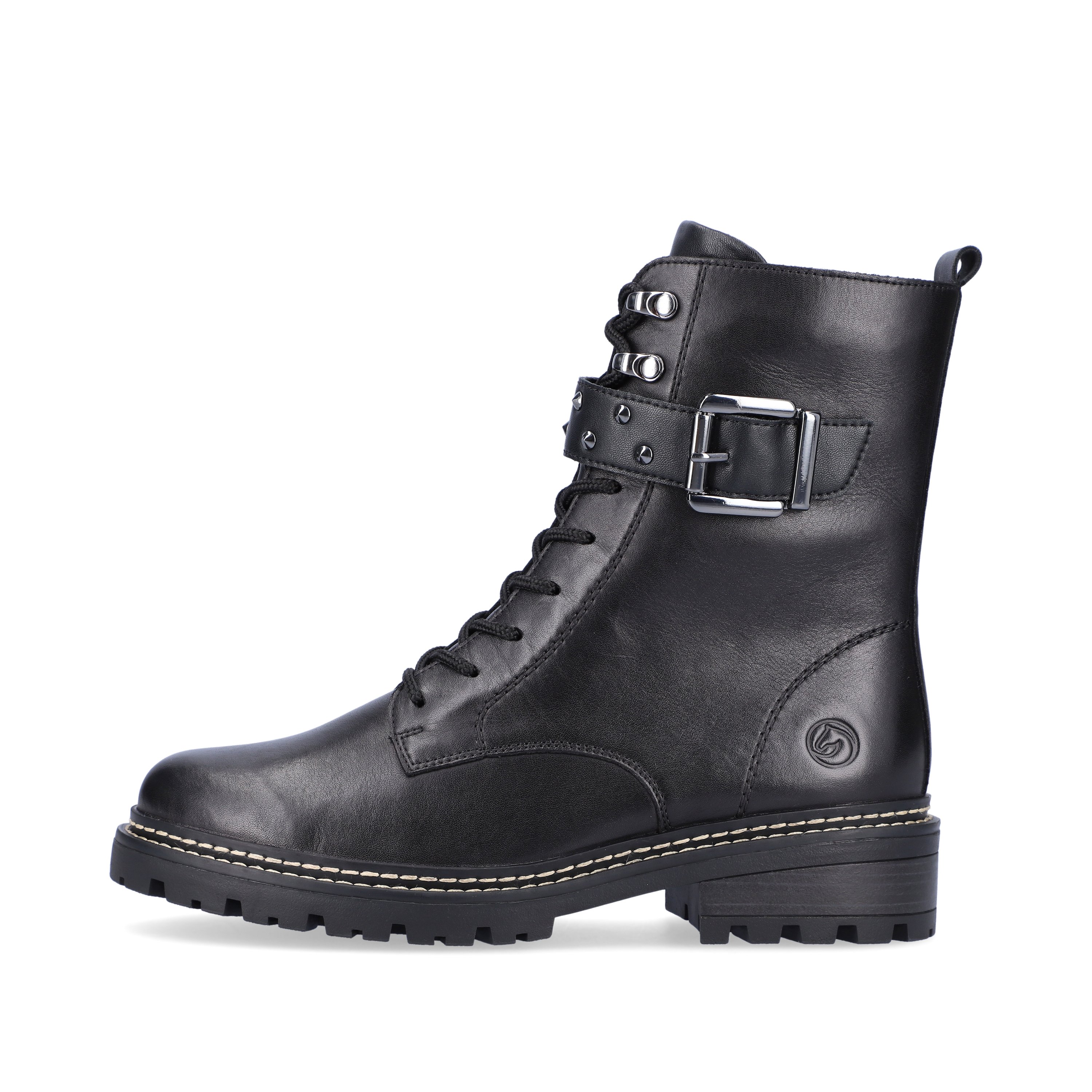Jet black remonte women´s biker boots D0B73-01 with cushioning profile sole. The outside of the shoe