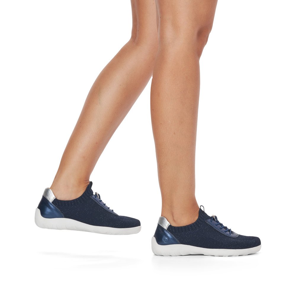remonte chaussons bleus pour femmes R3518-14 avec largeur confort G. Chaussure au pied.