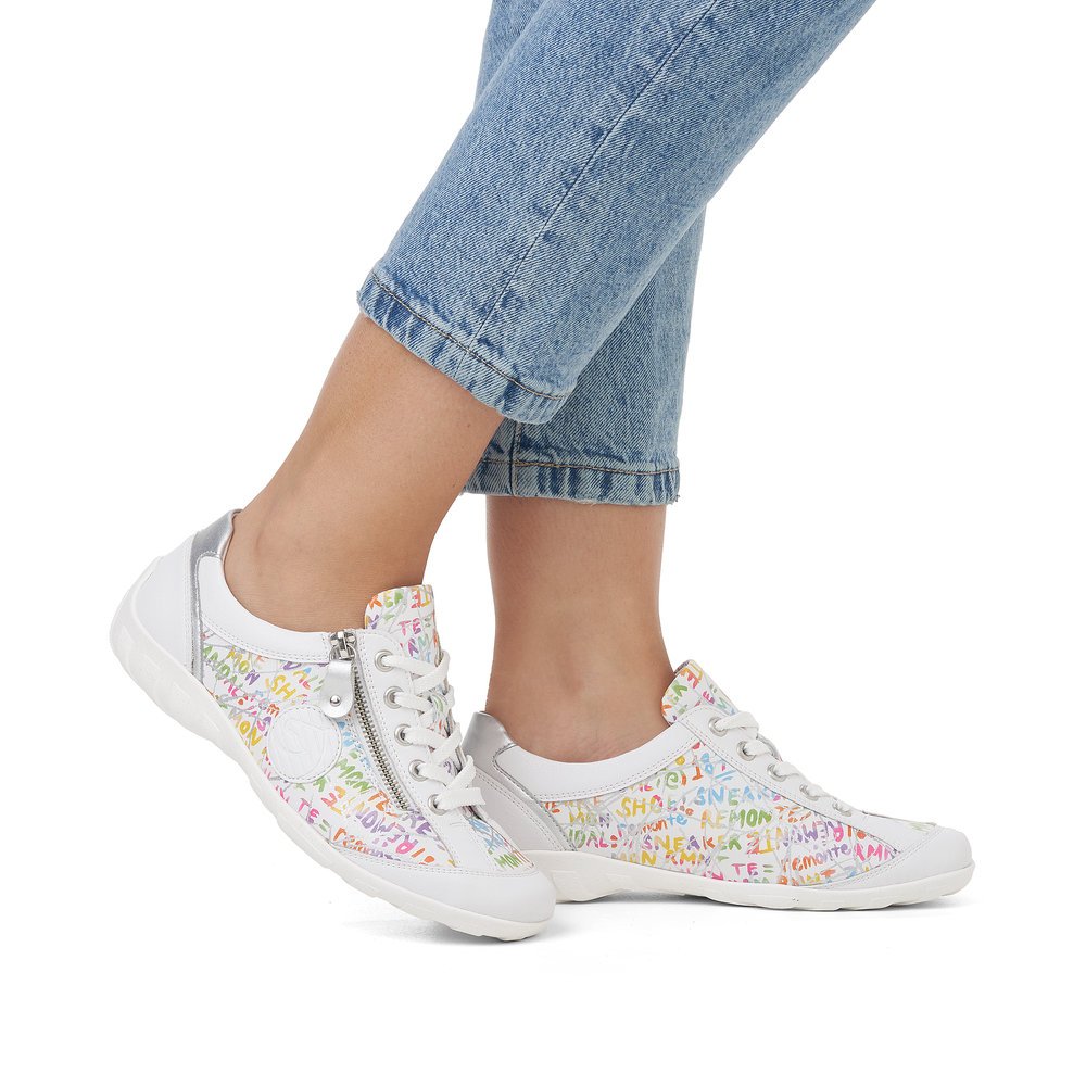 White remonte women´s lace-up shoes R3408-81 with a zipper and multicolored pattern. Shoe on foot.