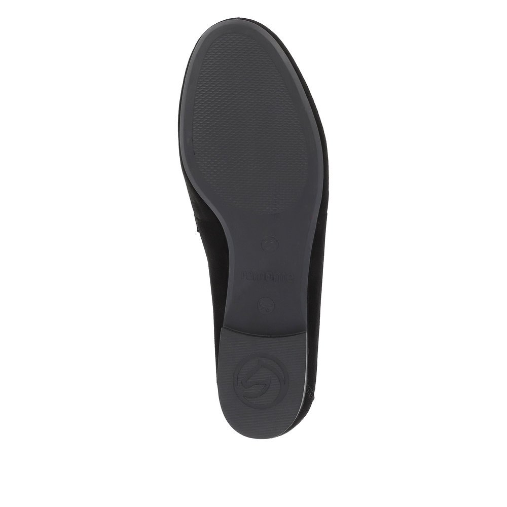 Night black remonte women´s loafers D0K02-00 with an elastic insert. Outsole of the shoe.