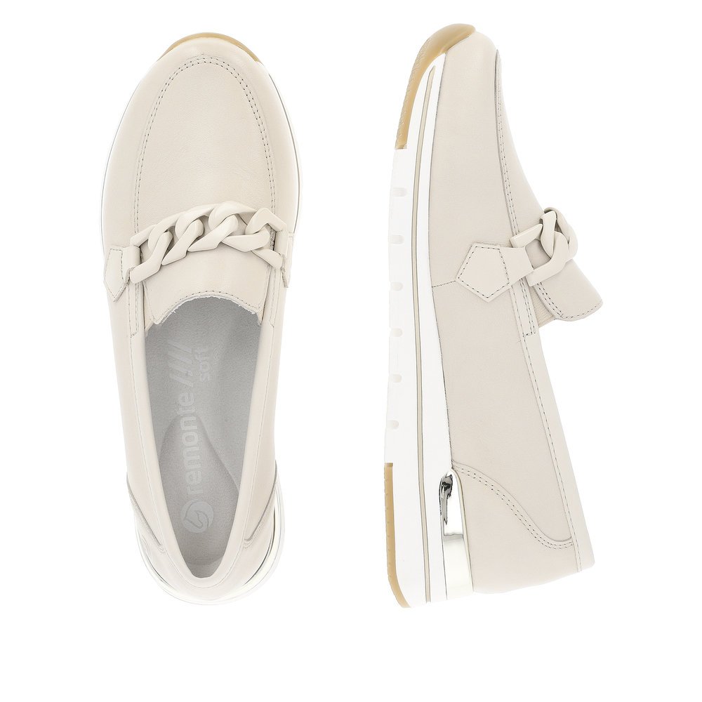 Light beige remonte women´s loafers R6711-60 with beige chain and comfort width G. Shoe from the top, lying.