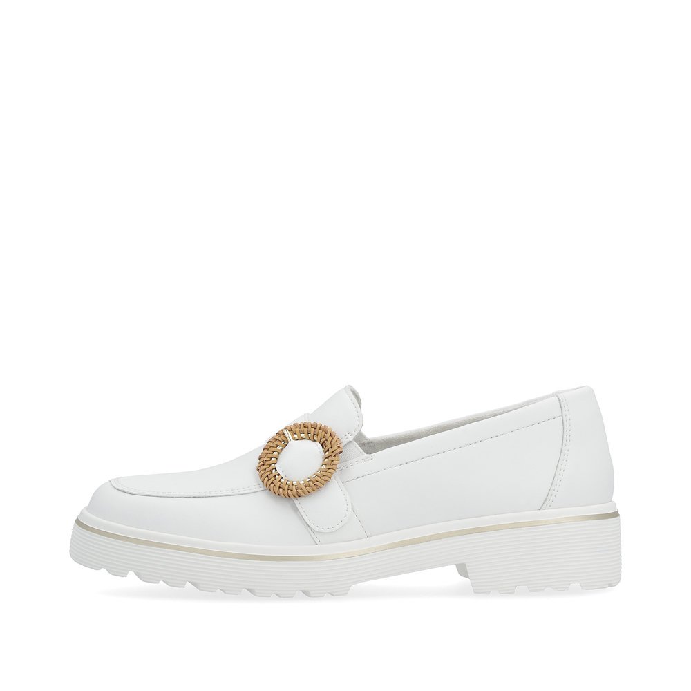 White remonte women´s loafers D1H00-80 with elastic insert and fashionable brooch. Outside of the shoe.
