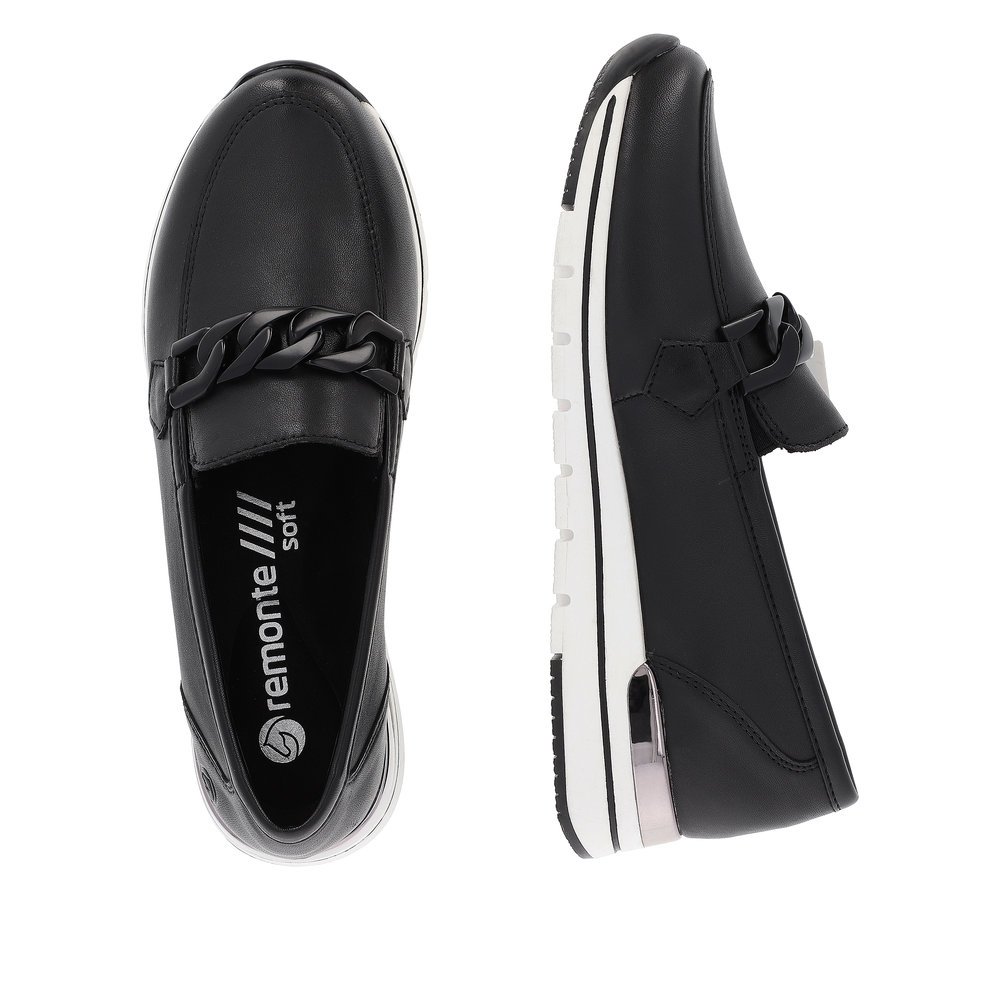 Black remonte women´s loafers R6711-00 with black chain and comfort width G. Shoe from the top, lying.